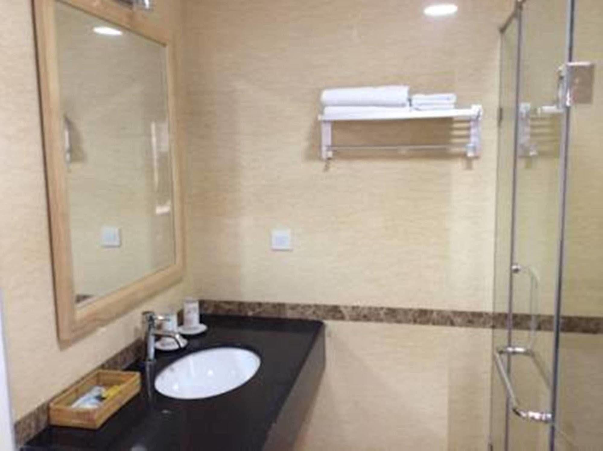 Oyo 236 Hoa Mai Boutique Hotel Da Nang Bagian luar foto